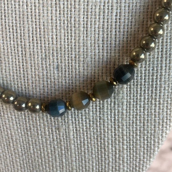 Gold hematite & tigers eye necklace in size 16” - Picture 2 of 5